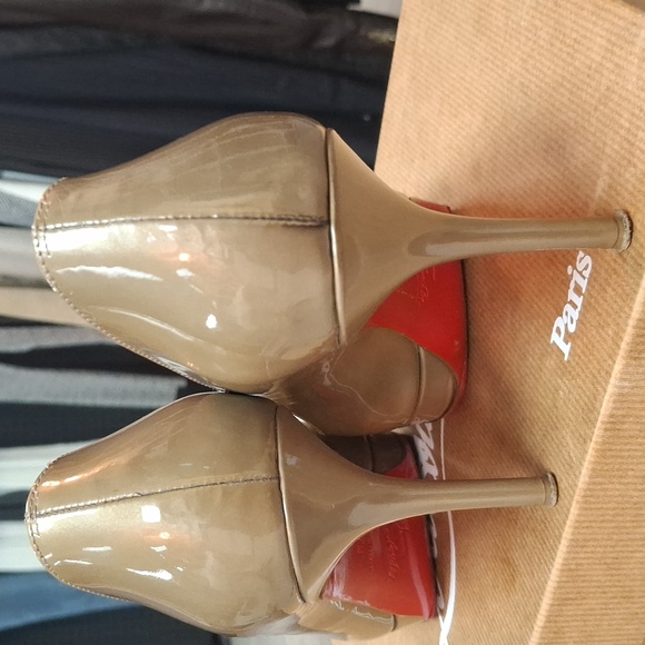 Louboutin Pumps  size 37 1/2. - Picture 4 of 8